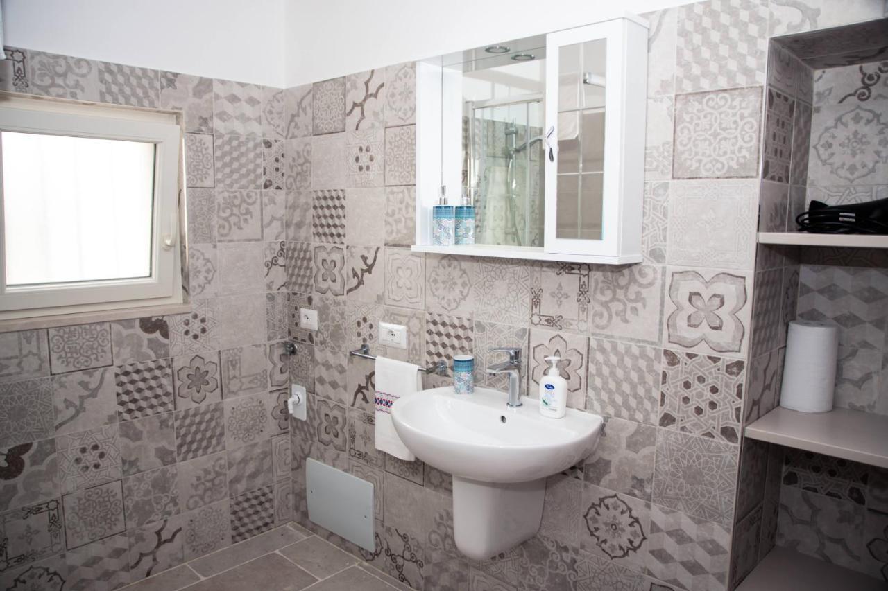Trulli Donna Isabella 2 Bed & Breakfast Locorotondo Eksteriør bilde